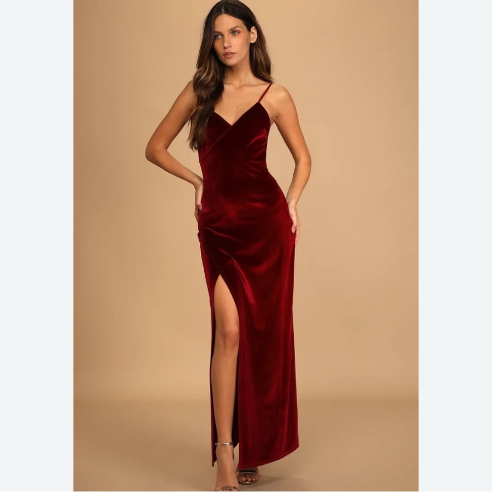 Lulu's Debut diva burgundy Slit Maxi Gown for Cocktail XS